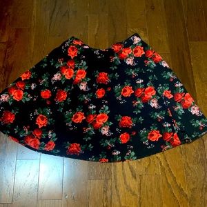 Rue 21,size small,black with roses